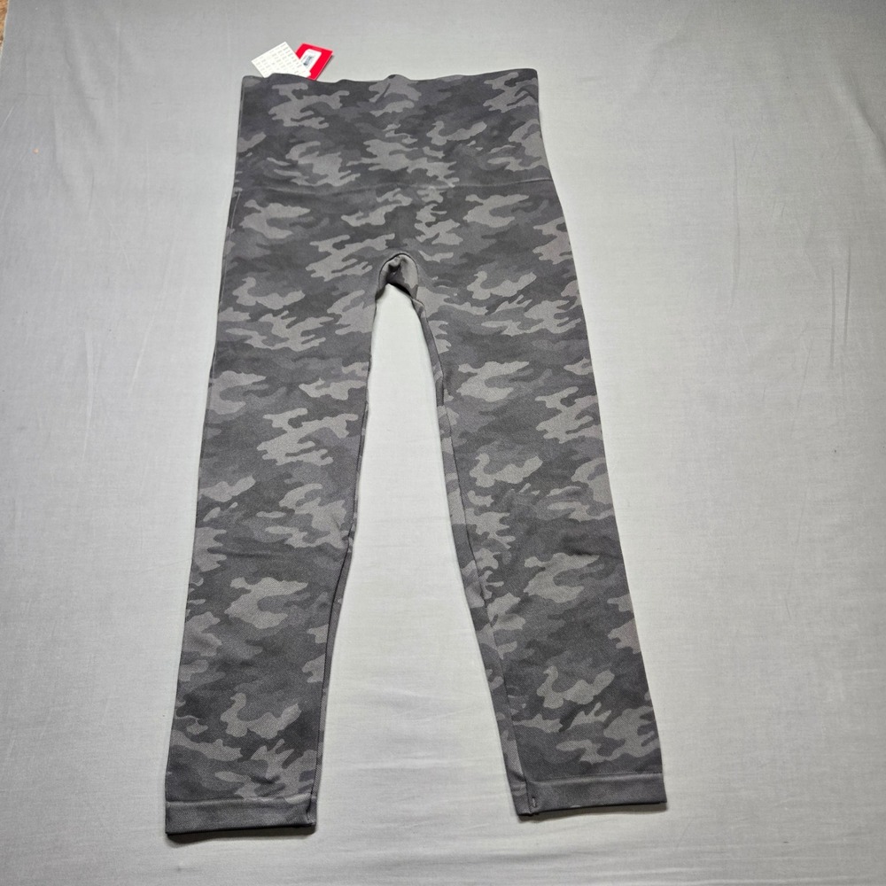 Spanx Cropped Look At Me Now Legging 1X Gray Camo NWT - Picture 2 of 4